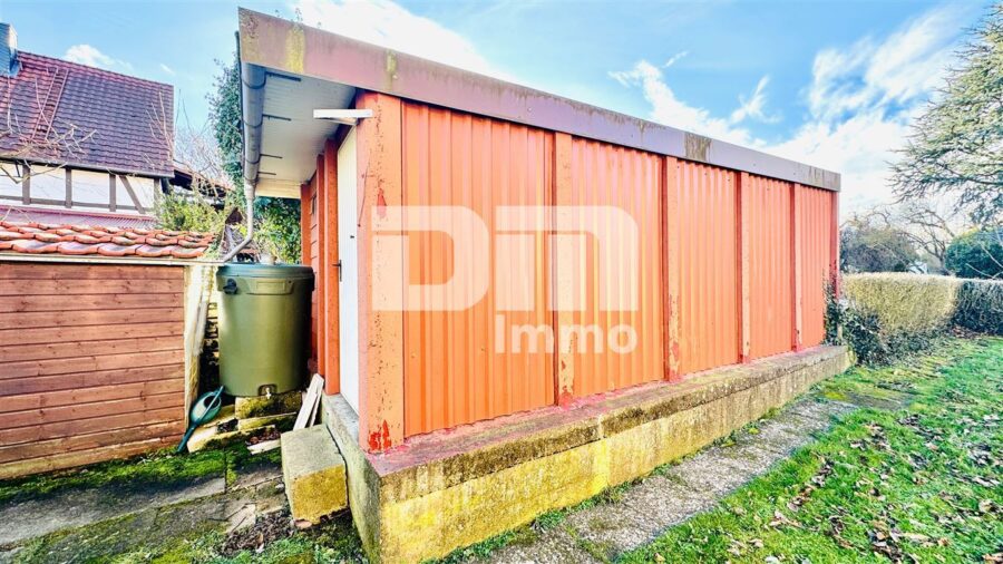 Schöne Doppelhaushälfte mit Nebengebäude, Garage und angelegtem Gartenbereich - Einzelgarage